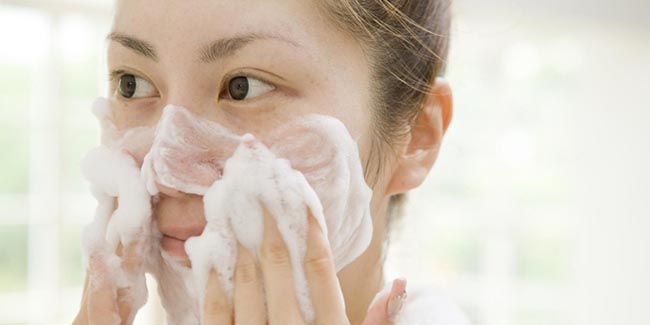 Bất kể loại da của bạn là gì, rửa mặt luôn là bước đầu tiên trong mỗi quy trình chăm sóc da.