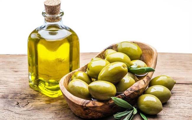 Dầu Olive là một trong những chất tẩy trang khẩn cấp tốt nhất hiện có